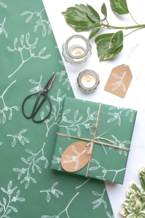 Christmas Handprinted Gift Wrap Mistletoe Design and Tag Set