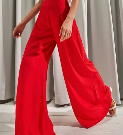 High waited flared pants in red